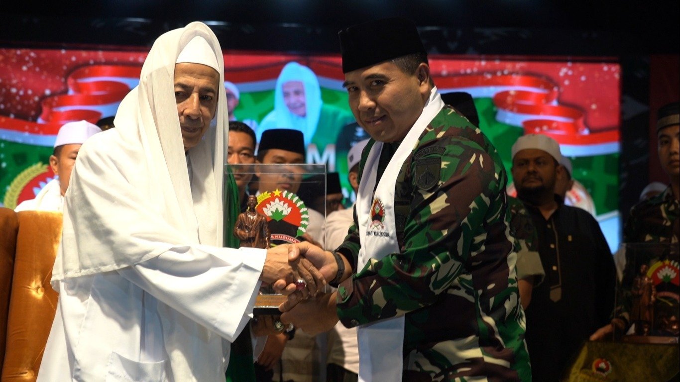 “Merah Putih adalah Kita” , Korem 071/Wijayakusuma Bersholawat Bersama Rakyat