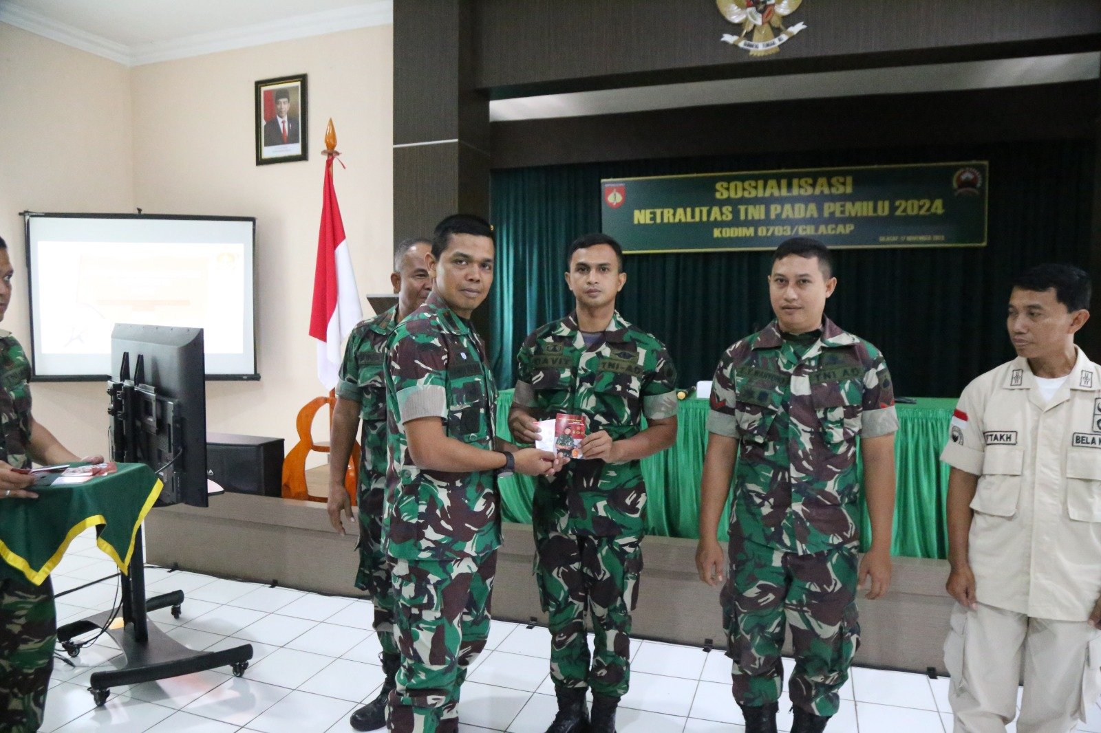 Menghadapi Pemilu 2024 Kodim 0703 Cilacap Melaksanakan Sosialisasi Netralitas TNI