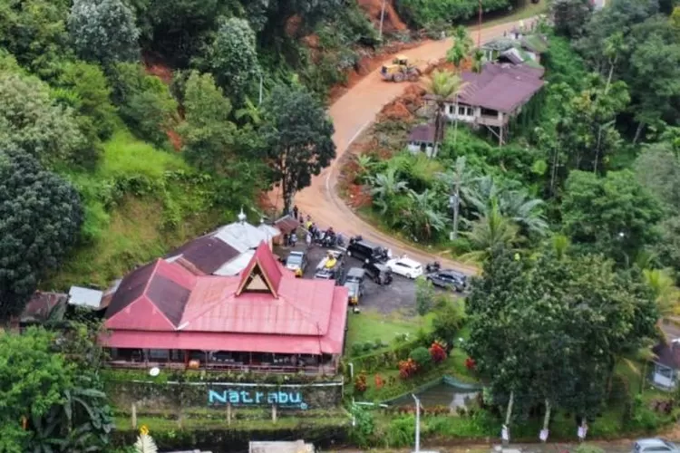 Jalan nasional Sumbar-Riau bisa dilalui saat pembersihan material longsor