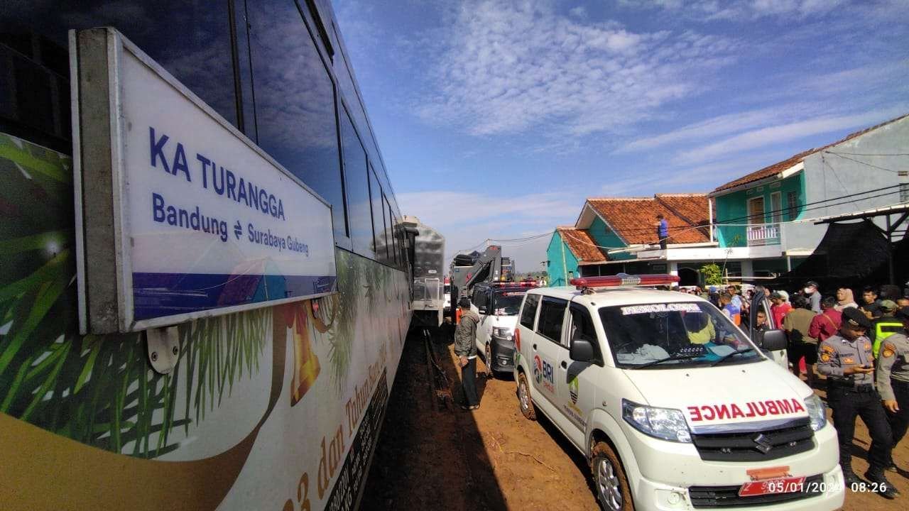 Empat orang meninggal akibat kecelakaan kereta api di Bandung